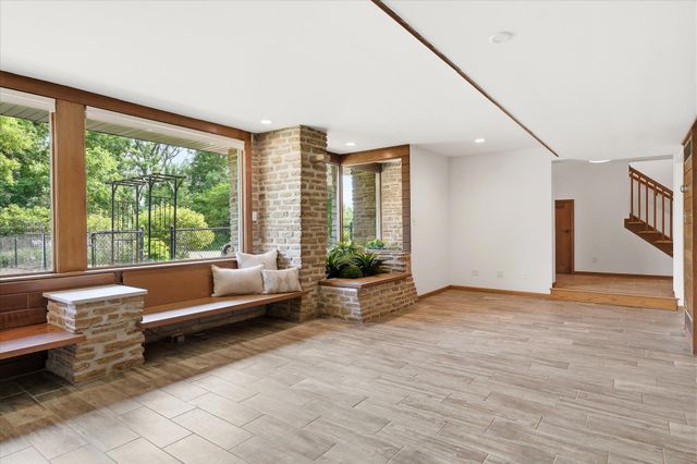 10129 Eden Prairie Road, Eden Prairie, MN 55347