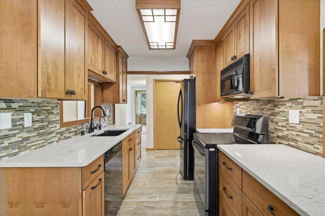 10129 Eden Prairie Road, Eden Prairie, MN 55347