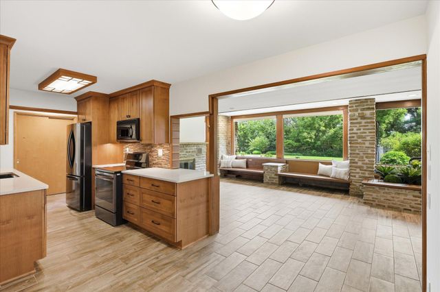 10129 Eden Prairie Road, Eden Prairie, MN 55347