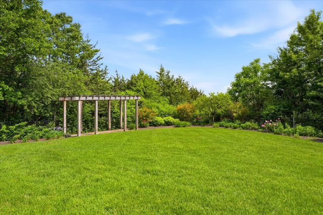 10129 Eden Prairie Road, Eden Prairie, MN 55347