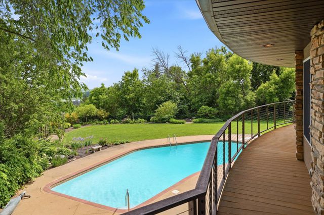 10129 Eden Prairie Road, Eden Prairie, MN 55347