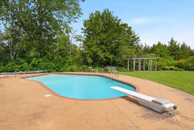 10129 Eden Prairie Road, Eden Prairie, MN 55347