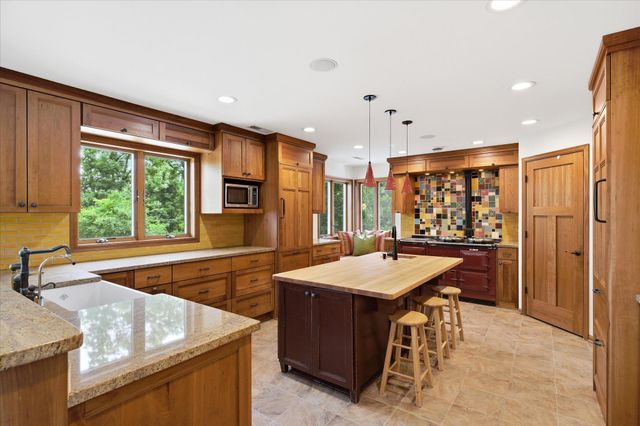 10129 Eden Prairie Road, Eden Prairie, MN 55347
