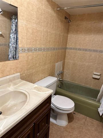 5900 NW 17th Place 103, Sunrise, FL 33313