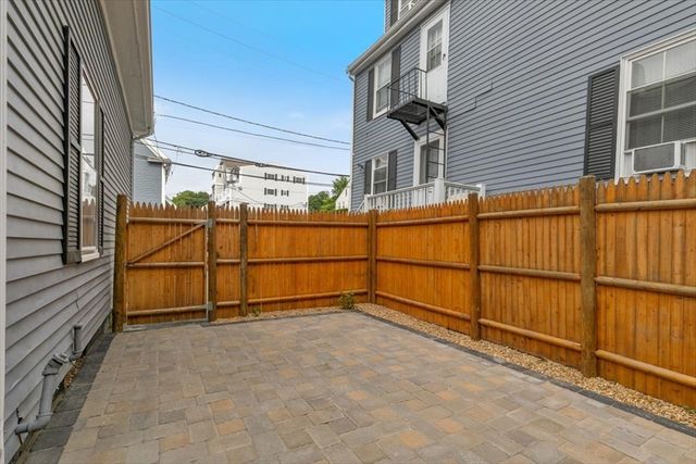 7 Cox Ct, Beverly, MA 01915