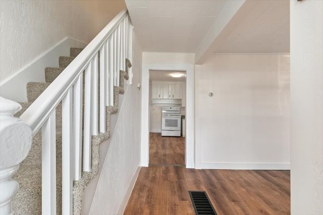 7 Cox Ct, Beverly, MA 01915