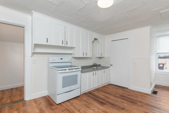 7 Cox Ct, Beverly, MA 01915