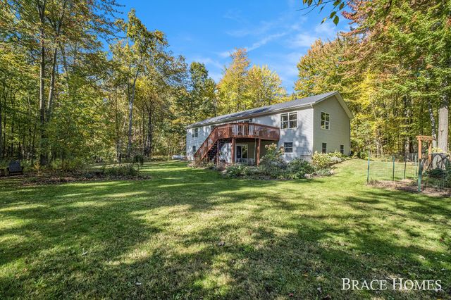 9090 Mccabe Court NE, Ada, MI 49301