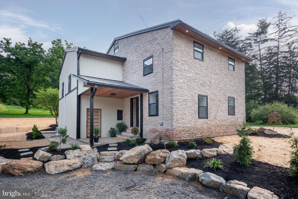 2477 WASSERGASS RD, Hellertown, PA 18055