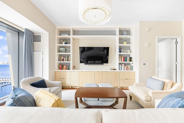 300 Pier 4 Blvd 7A, Boston, MA 02210