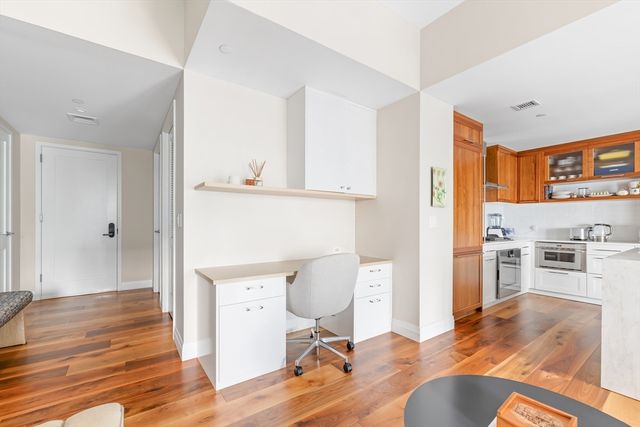 300 Pier 4 Blvd 7A, Boston, MA 02210