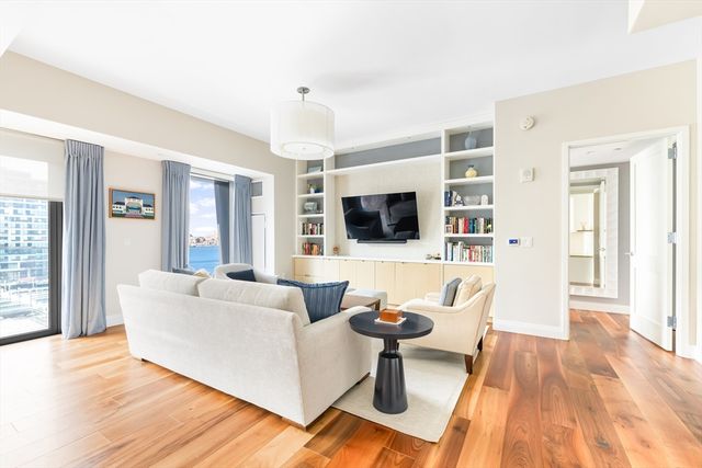 300 Pier 4 Blvd 7A, Boston, MA 02210