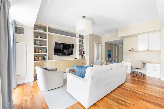 300 Pier 4 Blvd 7A, Boston, MA 02210