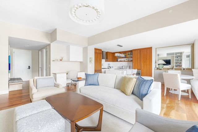 300 Pier 4 Blvd 7A, Boston, MA 02210