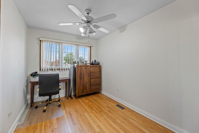 5209 S Narragansett Avenue, Chicago, IL 60638