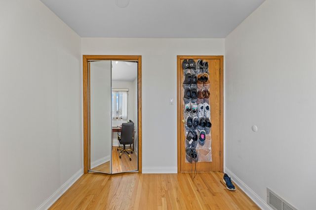 5209 S Narragansett Avenue, Chicago, IL 60638