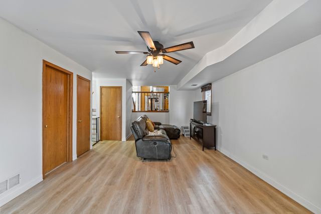 5209 S Narragansett Avenue, Chicago, IL 60638