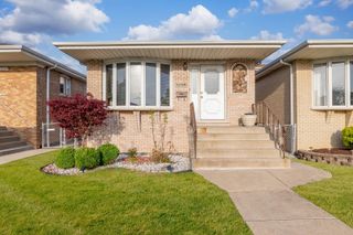5209 S Narragansett Avenue, Chicago, IL 60638