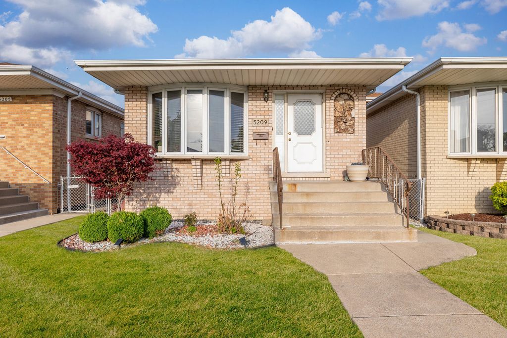 5209 S Narragansett Avenue, Chicago, IL 60638