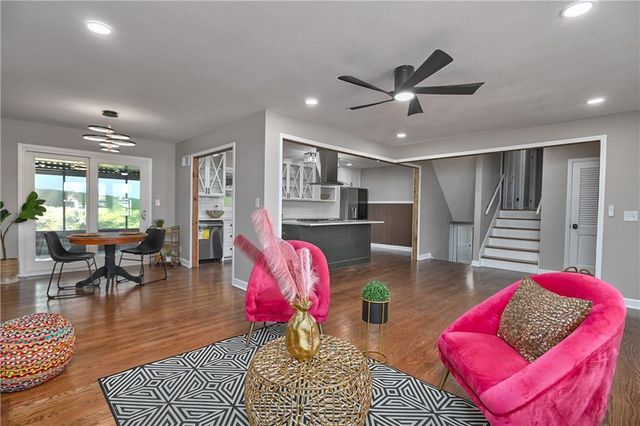 8701 Ward Parkway, Kansas City, MO 64114