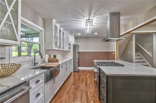 8701 Ward Parkway, Kansas City, MO 64114