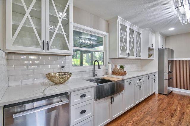 8701 Ward Parkway, Kansas City, MO 64114