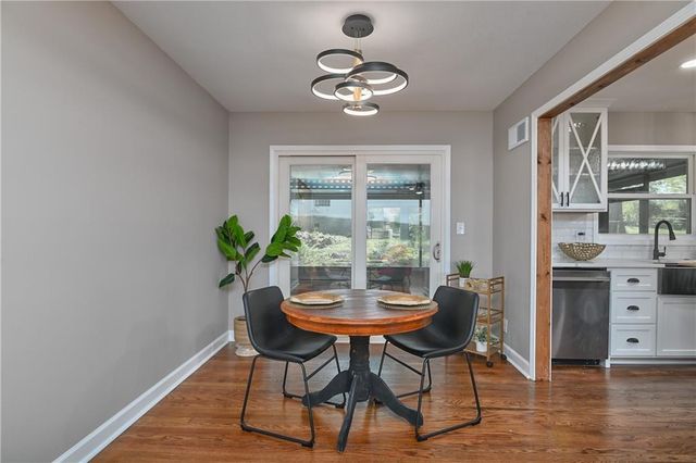 8701 Ward Parkway, Kansas City, MO 64114