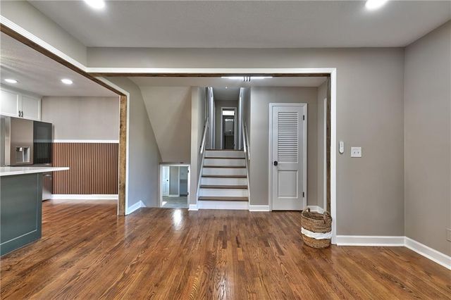 8701 Ward Parkway, Kansas City, MO 64114