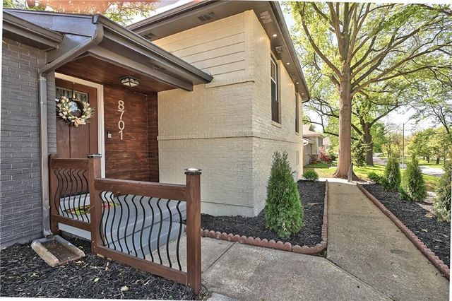 8701 Ward Parkway, Kansas City, MO 64114