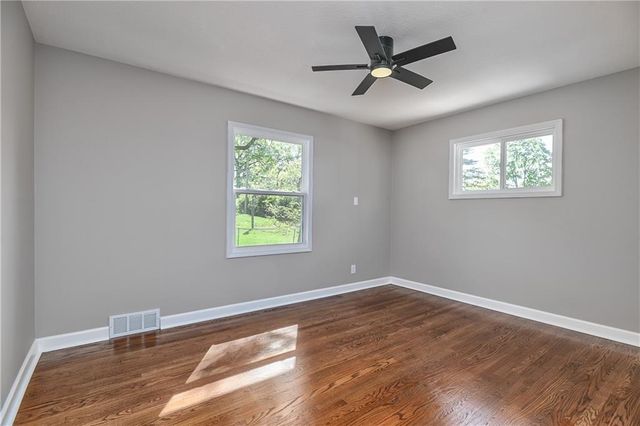 8701 Ward Parkway, Kansas City, MO 64114