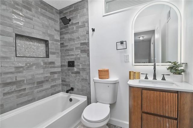 8701 Ward Parkway, Kansas City, MO 64114