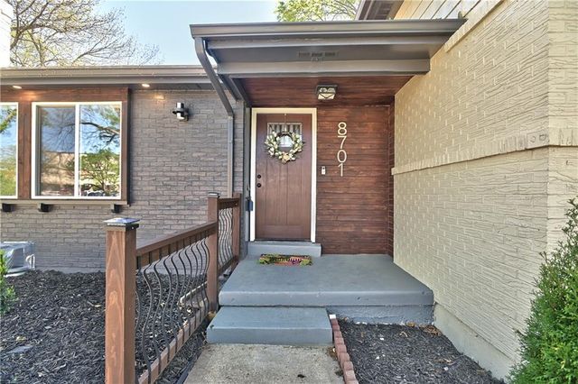 8701 Ward Parkway, Kansas City, MO 64114