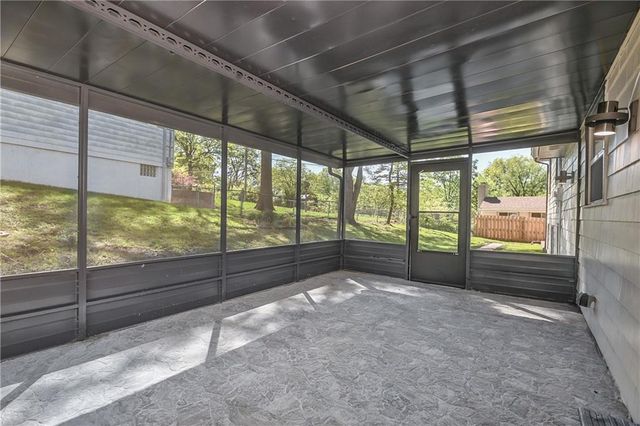8701 Ward Parkway, Kansas City, MO 64114