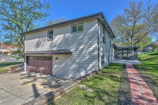 8701 Ward Parkway, Kansas City, MO 64114
