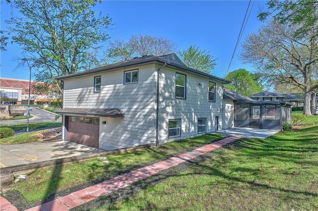 8701 Ward Parkway, Kansas City, MO 64114