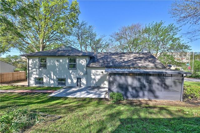 8701 Ward Parkway, Kansas City, MO 64114