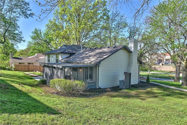 8701 Ward Parkway, Kansas City, MO 64114