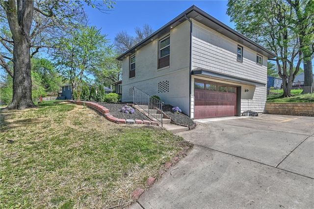 8701 Ward Parkway, Kansas City, MO 64114
