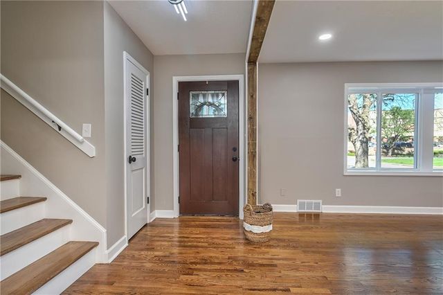 8701 Ward Parkway, Kansas City, MO 64114