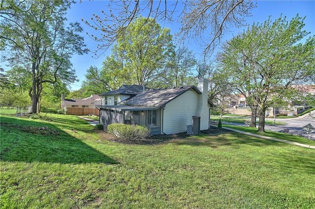 8701 Ward Parkway, Kansas City, MO 64114