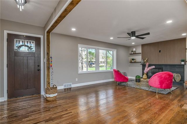 8701 Ward Parkway, Kansas City, MO 64114
