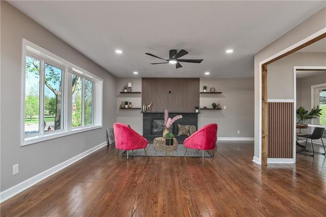 8701 Ward Parkway, Kansas City, MO 64114