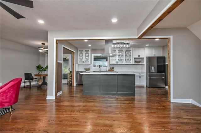 8701 Ward Parkway, Kansas City, MO 64114