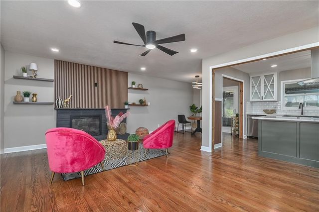 8701 Ward Parkway, Kansas City, MO 64114