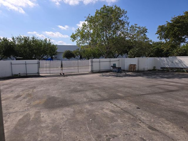 12438 Wiles Rd, Coral Springs, FL 33076
