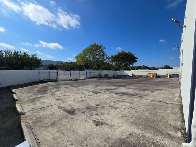 12438 Wiles Rd, Coral Springs, FL 33076