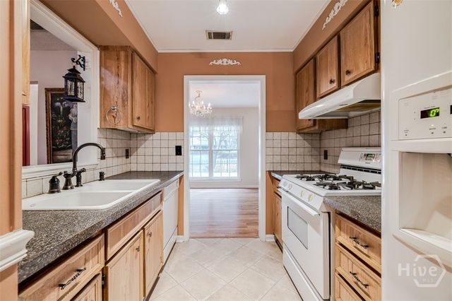 2 Ole Oak Road, Savannah, GA 31410