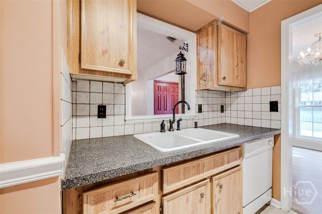 2 Ole Oak Road, Savannah, GA 31410