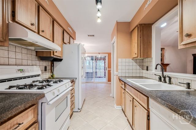 2 Ole Oak Road, Savannah, GA 31410