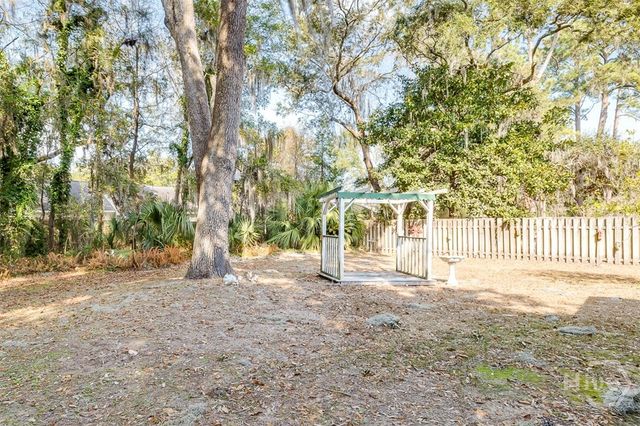 2 Ole Oak Road, Savannah, GA 31410